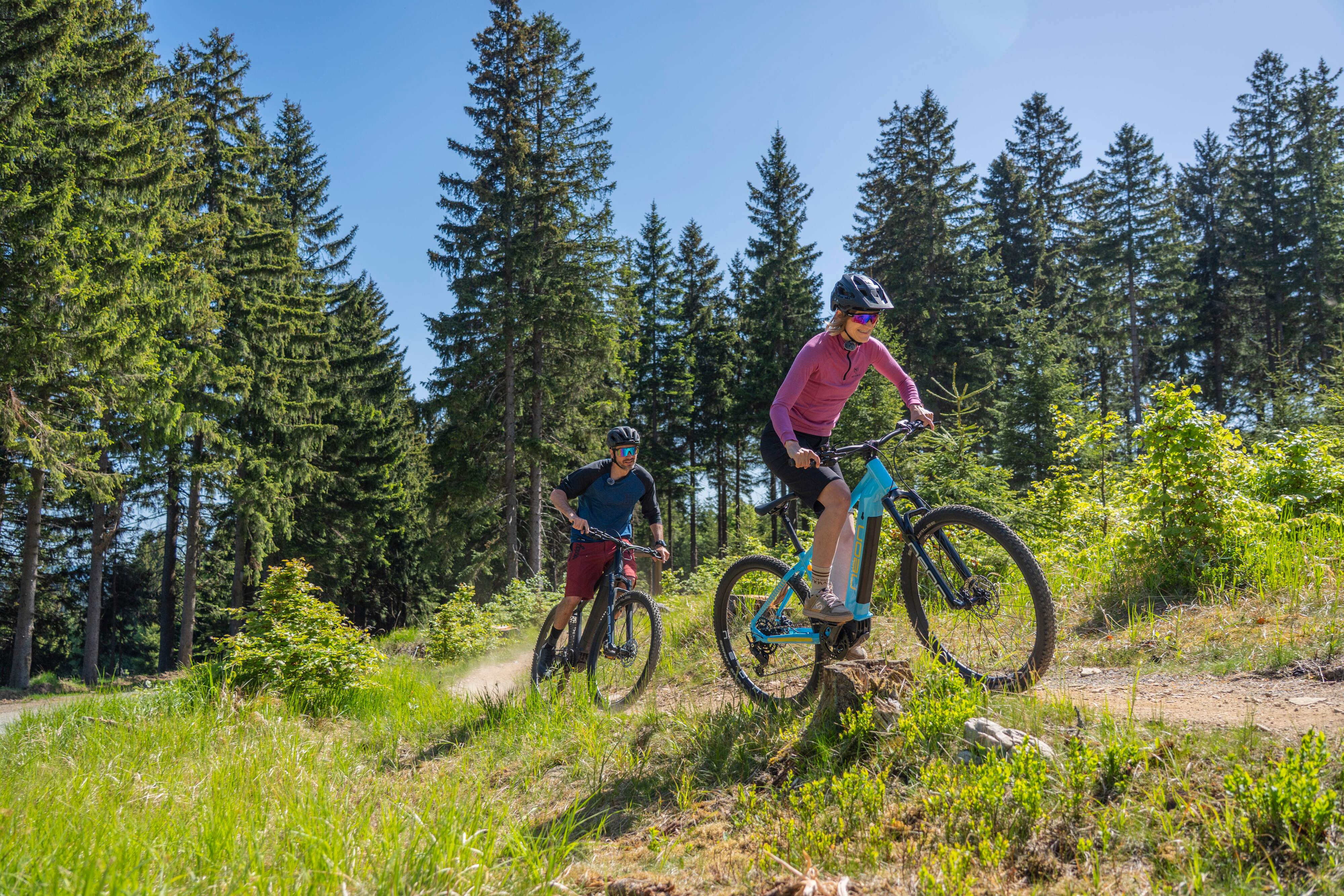 LATO Z NEONEM TRWA W NAJLEPSZE! KOLEJNE MODELE E-BIKE’ÓW Z RABATEM 1200 ZŁ